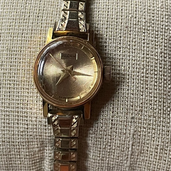 Vulcain Ladies Gold Winding Watch with Speidel Stretchable Wristband vintage - Picture 3 of 10